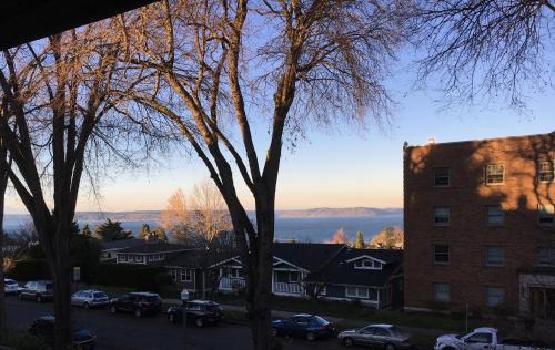 North End Appartement | Water View, Best Area, 2 Bedrooms, WD, Jacuzzi Bath, New Carpet, Balcony, View, 825sf