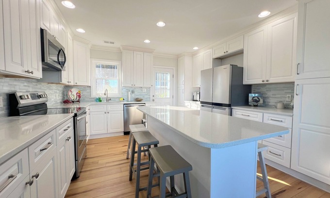 Stacy Maison | Water views and a Charming 2-bedroom house in serene Stacy with WiFi, AC