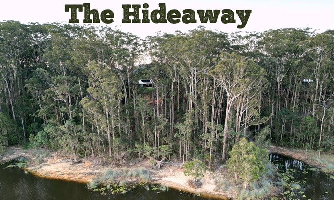 Landsborough Maison | Water Views. Huge home, pool. Pet friendly. Direct access to Ewan Maddock Dam.