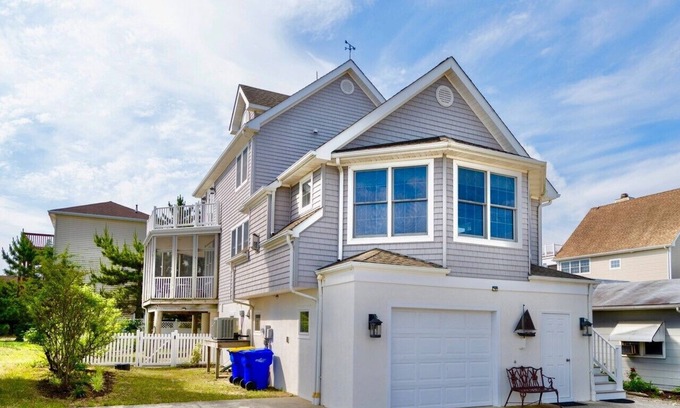 Broadkill Beach Maison | WATER VIEWS, MINI WEEKS, AND PET FRIENDLY!! BOOK TODAY!!