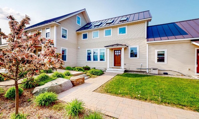 Waterbury Center Maison | Waterbury-Stowe Farmhouse Units 1-3