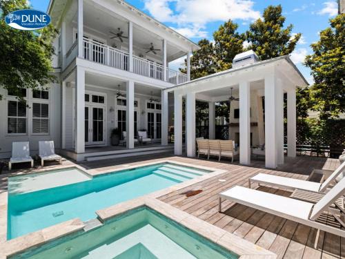 Beach District Maison | WaterColor Luxury on 30A! 63 Western Lake, Park District, Pool, 7 Bdrms, Slps 16 home
