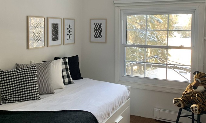 Saint-Alphonse-Rodriguez Chalet De Ski | Waterfront cottage