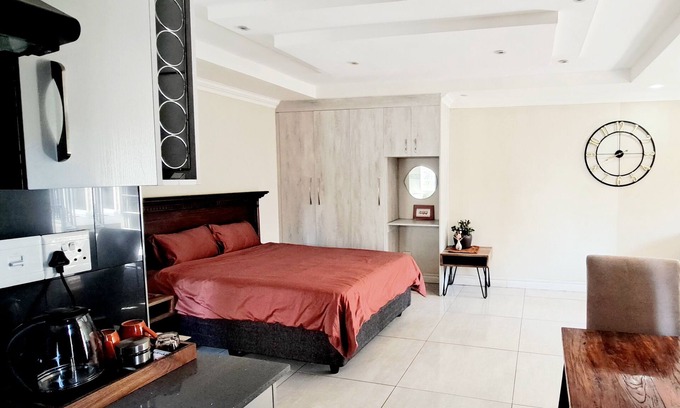 Woodmead Cabine | Waterfall City Guest Lodge - Executive Suite