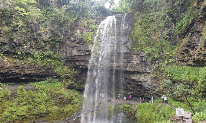 Coelbren Appartement | Waterfall Country Escape, Brecon Beacons Sleeps 19