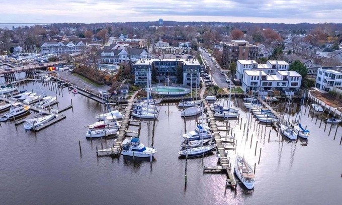 Eastport Copropriété | Waterfront 2-bedroom condo in Eastport, Annapolis with private parking