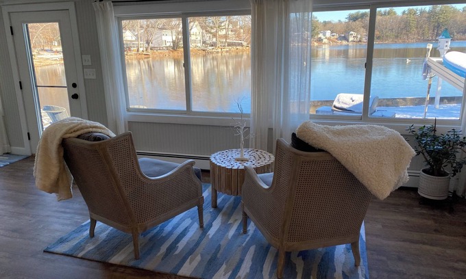 Amesbury Appartement | waterfront 2-bedroom with private dock!