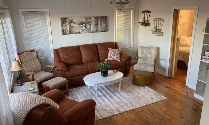 Turkey Point Maison | Waterfront 3 Bedroom cottage located in beautiful Turkey Point