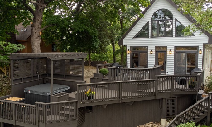 Twin Lakes Maison | Cozy Lakehouse Views on a hill, Hot tub, water activities, pier, & optional boat
