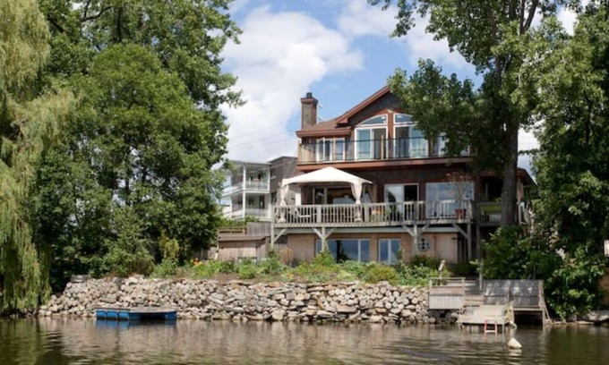 Pincourt Copropriété | Au bord de l'eau appartement lakefront