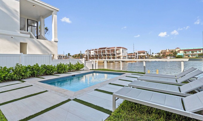South Padre Island Maison | WATERFRONT BAY Home With Private Pool & Private Boat Dock! Luxury Townhouse!