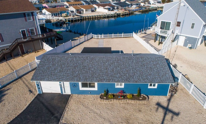 Pebble Beach Maison | Waterfront Beach House 5 bed/2 bath