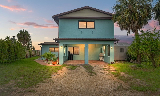 Spring Hill Maison | Waterfront Bliss in Hernando Beach. Dock, Kayaks & Sunsets