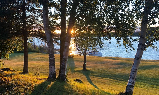 Sault Ste. Marie Cabine | Waterfront cabin on Sugar Island, minutes away from the Soo Locks.