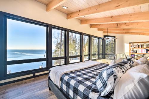 Two Harbors Maison | Waterfront Cabin on Lake Superior with Fire Pit