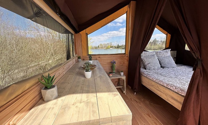 Gravon Cabine | Waterfront cabin on stilts