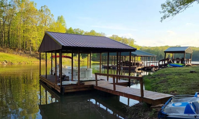 Ozark Cabine | Waterfront cabin on the beautiful Lake of Egypt!