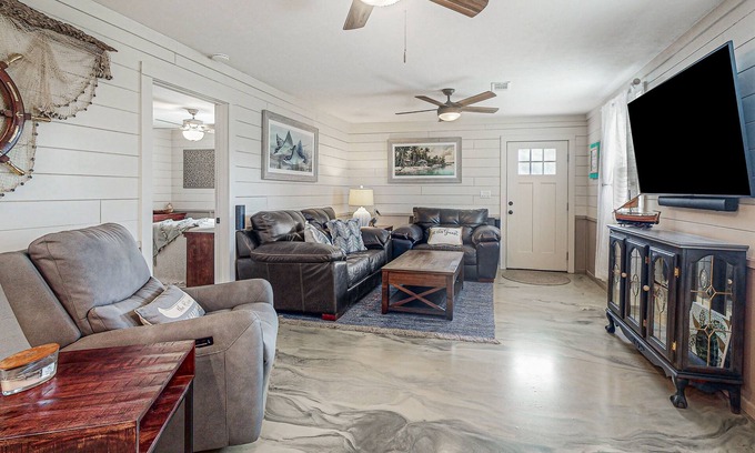 Satsuma Maison | Waterfront charmer with two docks, boat ramp, office, & gourmet kitchen