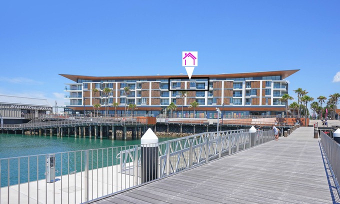 Shell Cove Appartement | Waterfront Coastal Marina Apartment on waters edge!