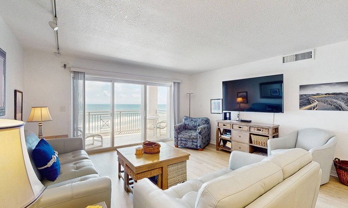 New Smyrna Beach Copropriété | Waterfront condo with pool,beach access, and resort amenities
