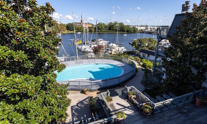 Eastport Copropriété | Waterfront Condo with Views of Annapolis, Pool & Prime Eastport Location