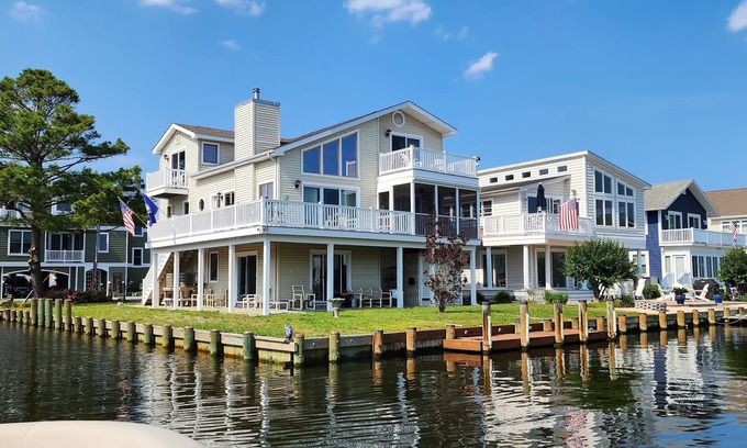 South Bethany Harbor Maison | South Bethany Beach Propriété de coin au bord de l'eau avec quai pour bateaux, à deux rues de la plage