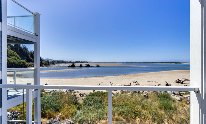 Lincoln City Copropriété | Condo de coin bord de l'eau avec vue sur l'océan - à proximité de la plage, de la baie et des attractions