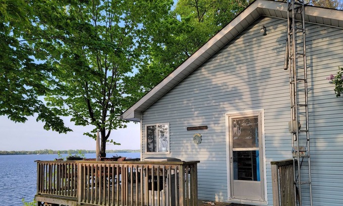 Greater Napanee Cottage | WATERFRONT COTTAGE IN GREATER NAPANEE UNIT A4305 County road 9,Greater napanee