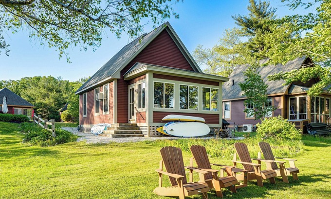 Summer Village Cottage | Waterfront Cottage in Summer Village w/ Grill