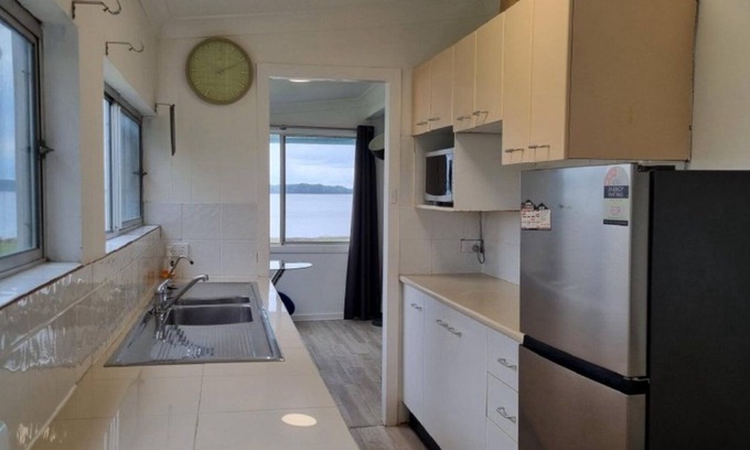 Swan Bay Maison | Waterfront Cottage, TOP NOTCH