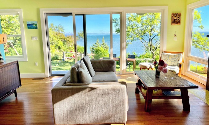 Town of Southold Town Maison | Rénové Waterfront Cottage avec des vues spectaculaires et plage privée