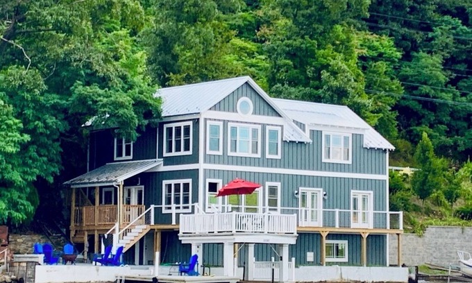 Cameron Maison | Lakefront Luxury avec Cottage Charm