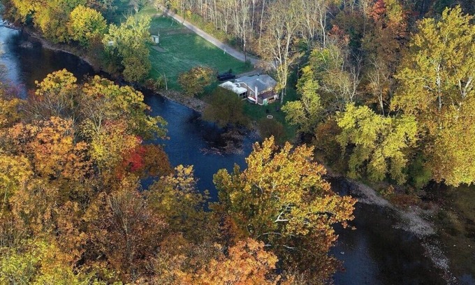 Swengel Cottage | Charmant chalet au bord de l'eau sur un coin de rue