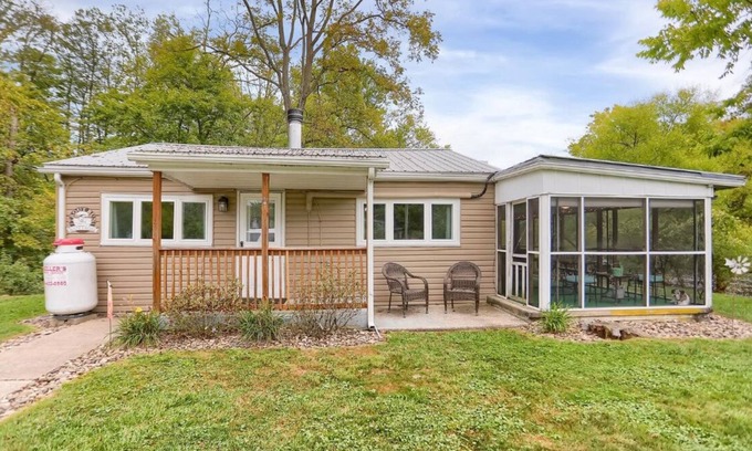 Swengel Cabine | Waterfront cottage on corner lot w/ hot tub, & fire pit. Pet friendly.