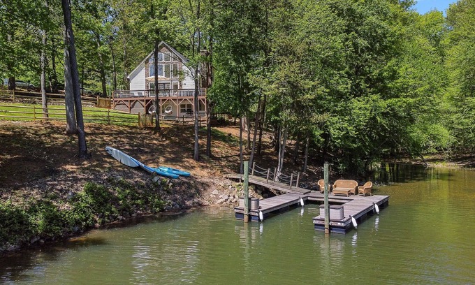 Barium Springs Maison | Waterfront Cottage Getaway - Private Dock/Fire pit/Kayaks/Paddleboards