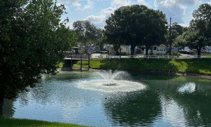 Deltona Lakes Cottage | Waterfront Cottage w/ fire pit, grill, community pool, hot tub & more! Dogs ok!