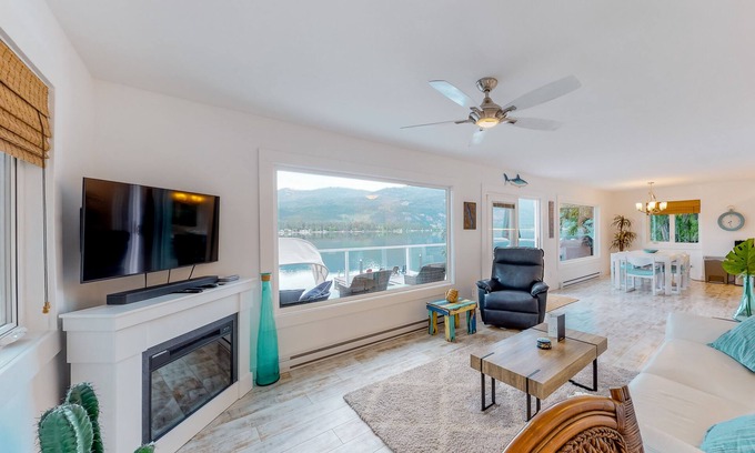 Christina Lake Maison | Waterfront, dog-friendly gem with WiFi, boat access, grill, and private dock