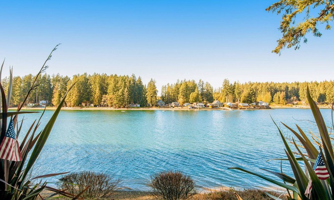 Allyn-Grapeview Maison | Waterfront, dog-friendly home with private beach, amazing deck & harbor view