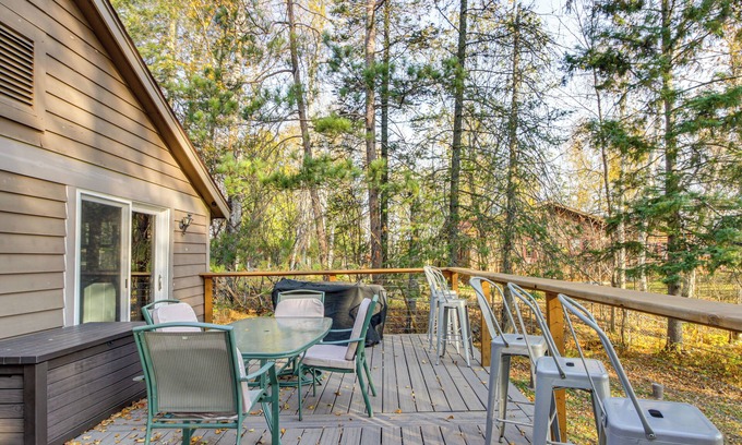 Duluth Cottage | Waterfront Duluth Cabin w/ Deck & River View!