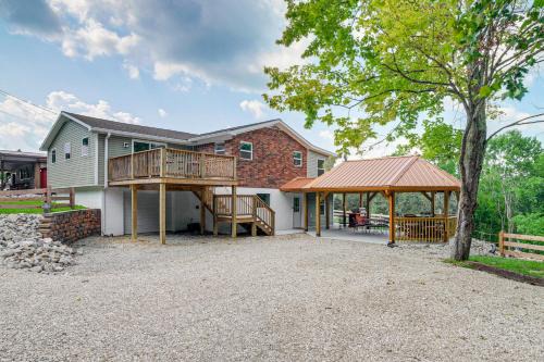 Cub Run Maison | Waterfront Escape in Cub Run with Deck and Hot Tub!