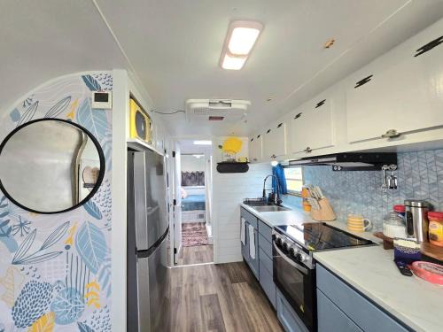 Port Lavaca Maison | Waterfront Escape - Margie 1974 Silver Streak