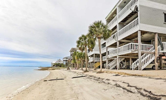 Crawfordville Maison | Waterfront Escape with Balcony on Shell Point Beach!