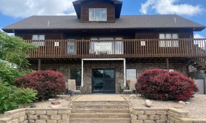 Elwood Maison | Waterfront Family Get-Away