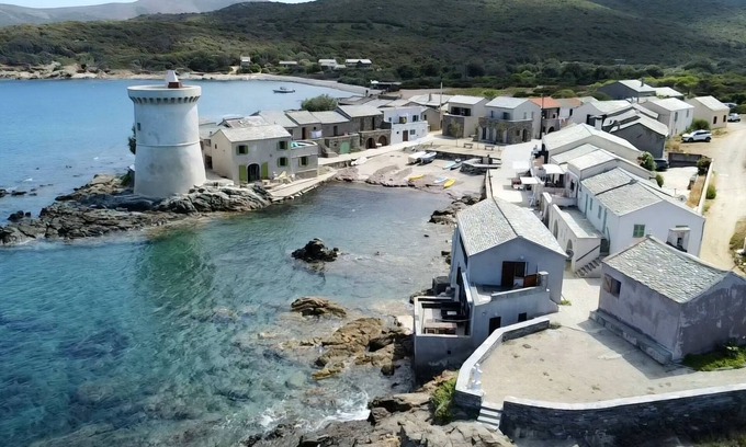 Barcaggio Maison | Maison de pêcheur les pieds dans l'eau