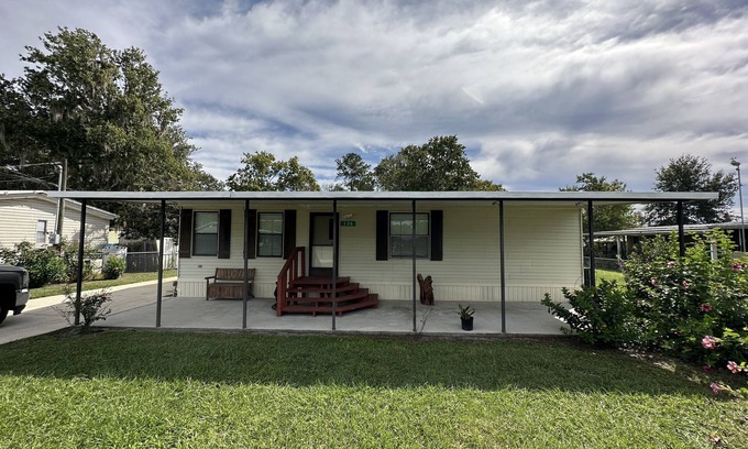 Satsuma Cabine | Waterfront Retreat. Access to Dunns Creek, Crescent Lake, St John's River