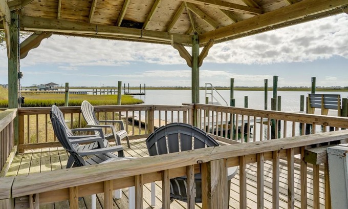 Hampstead Maison | Waterfront Hampstead Home Dock and Waterway Access!