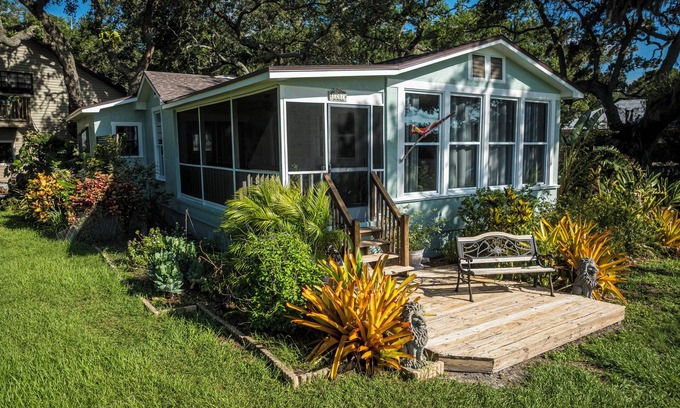 Safety Harbor Maison | Waterfront harbor cottage, walking distance to downtown, near to beaches & more!