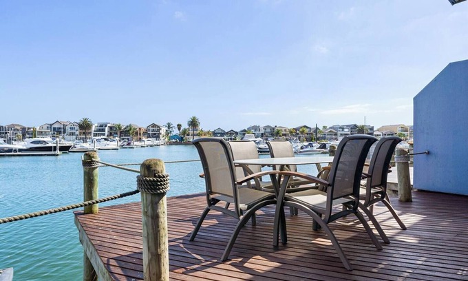Patterson Lakes Appartement | Waterfront Haven with Deck, Marina Views & Parking