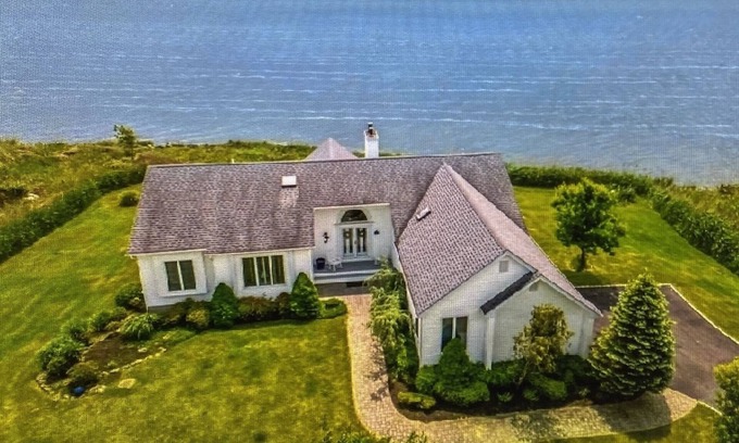 Patchogue Maison | Waterfront Home - Breathtaking Views of the Great South Bay & Fire Island