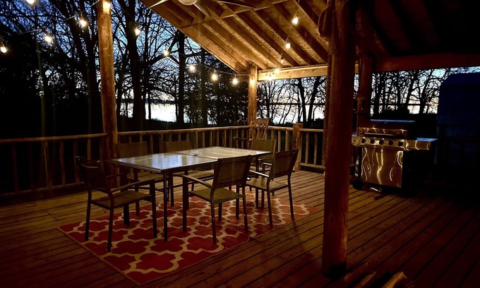 Eufaula Maison | Waterfront home on Eufaula - WHITE SANDY BEACHES and amazing outdoor patio/bar!